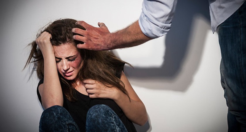 Отелло даже ребра сломал: ревнивый челнинец жестоко избил свою жену