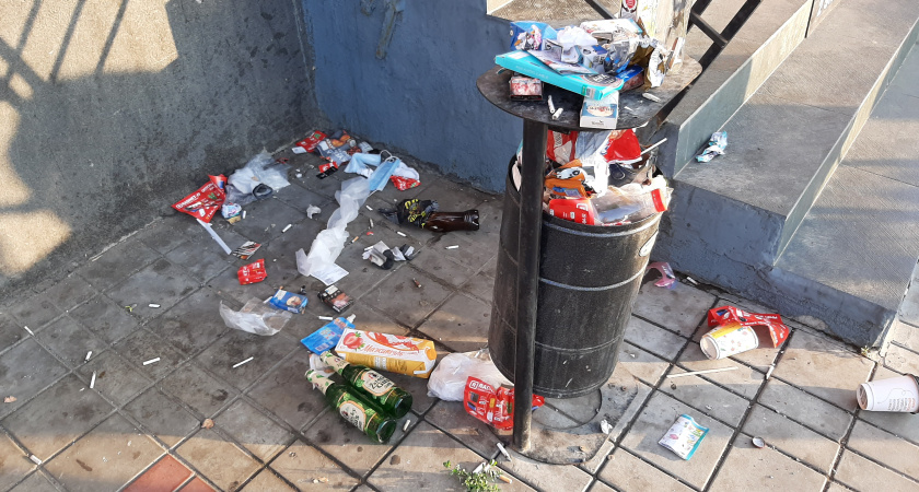 «Свалка вдоль центрального проспекта в городе европейского формата»