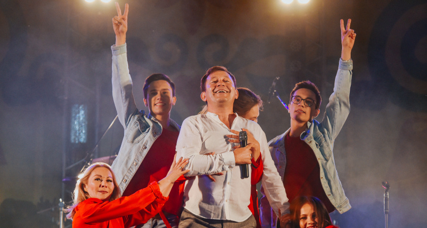 Праздник цветов, театрализованное представление, выступление Jony