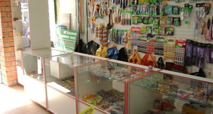 Из-под лавки, без лицензии: в Челнах продавец магазина хозтоваров продавала 95% спиртовой раствор