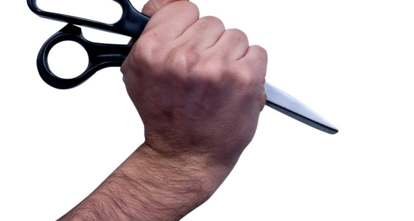 34-летний челнинец пытался убить пожилого отца ножницами