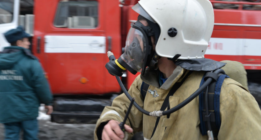 Успели помочь: в Альметьевске пожарные спасли из горящего дома 24 человека