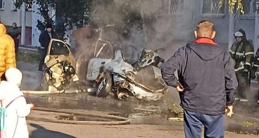 В Челнах в пос. ЗЯБ дотла сгорел автомобиль