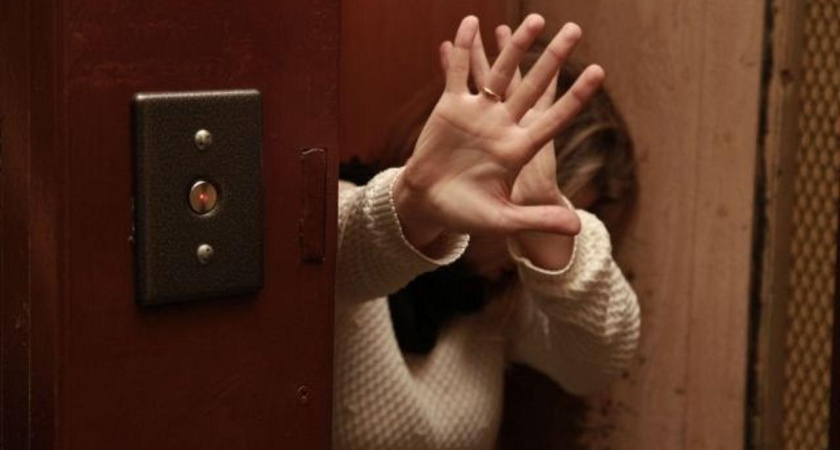 Грабеж и разбой: челнинец в лифте сорвал с шеи женщины цепочку за 28 тыс. рублей, потом убежал