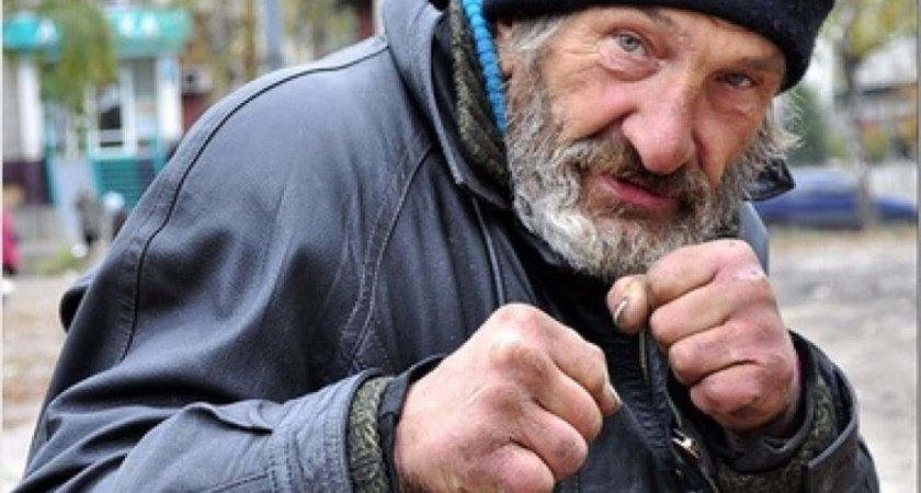 «Надоели эти бомжи и алкаши, везде мусорят, испражняются! Дети боятся гулять!»