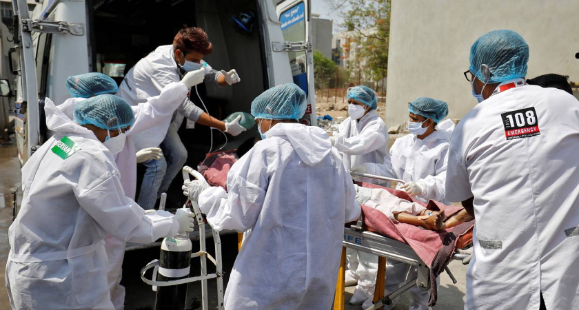 Мурашко заявил, что нынешняя волна коронавируса в РФ распространяется быстрее предыдущих