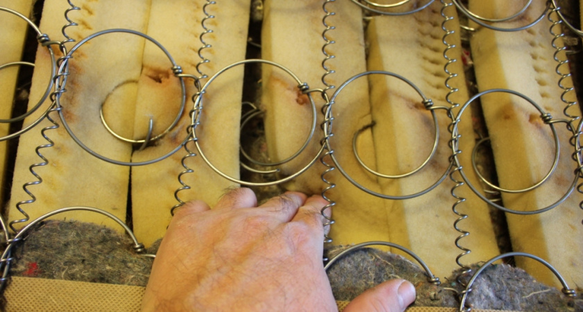 Челнинец купил диван за 30 тыс. рублей, через время у мебели вылетели пружины