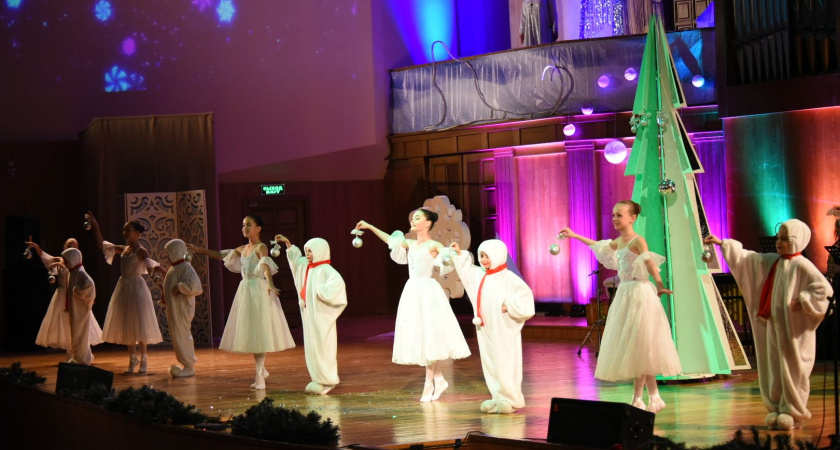 В этом году елки мэра посетят 6300 детей