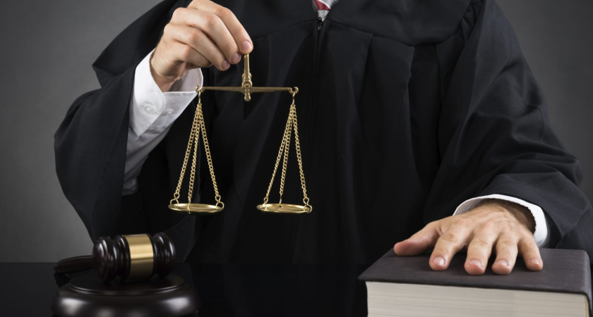 Челнинец подал на начальника в суд за то, что тот не давал справку о доходах