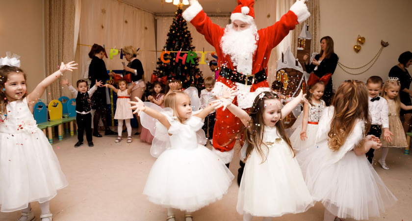 В этом году на детские утренники попадут только привитые родители