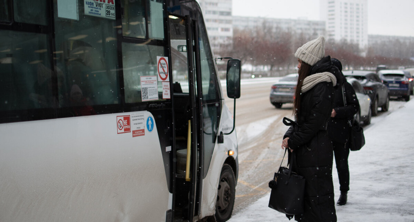 В Челнах накажут водителя автобуса из-за выпавшего из салона пассажира