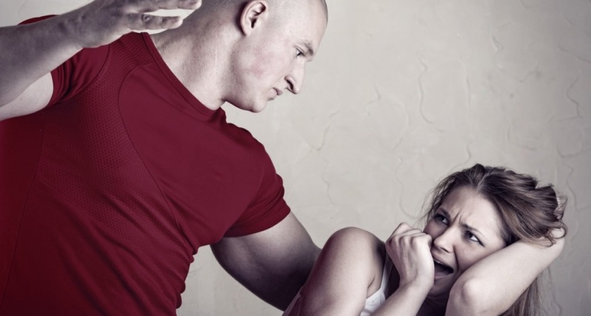 Челнинец, поссорившись с женой, сломал ей ребра