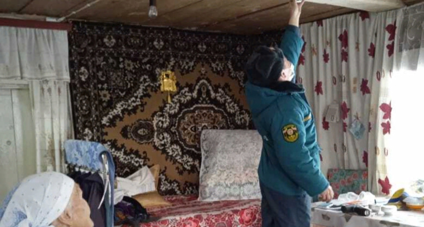 В населенных пунктах республики продолжается установка пожарных извещателей