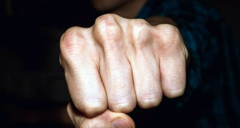 В Татарстане пьяный сын переломал ребра отцу, потом вызвал полицию