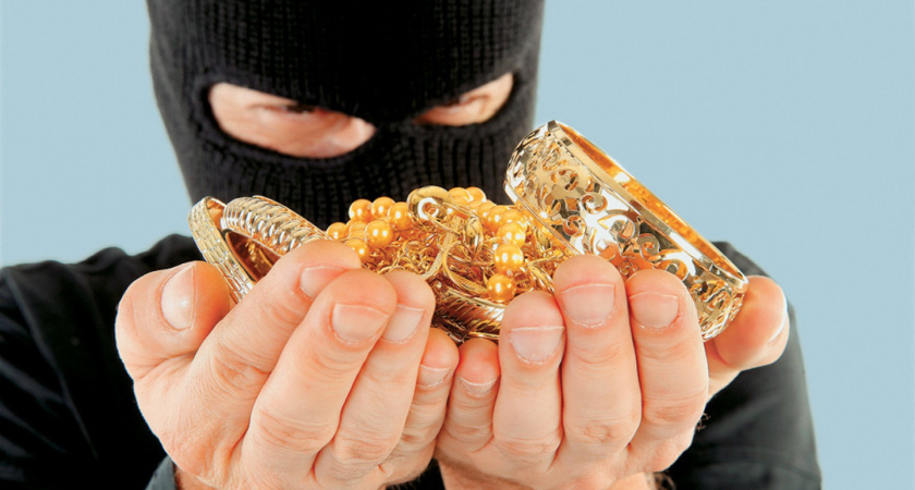 Грабитель-неудачник: в Татарстане мужчина решил гробануть ювелирный магазин