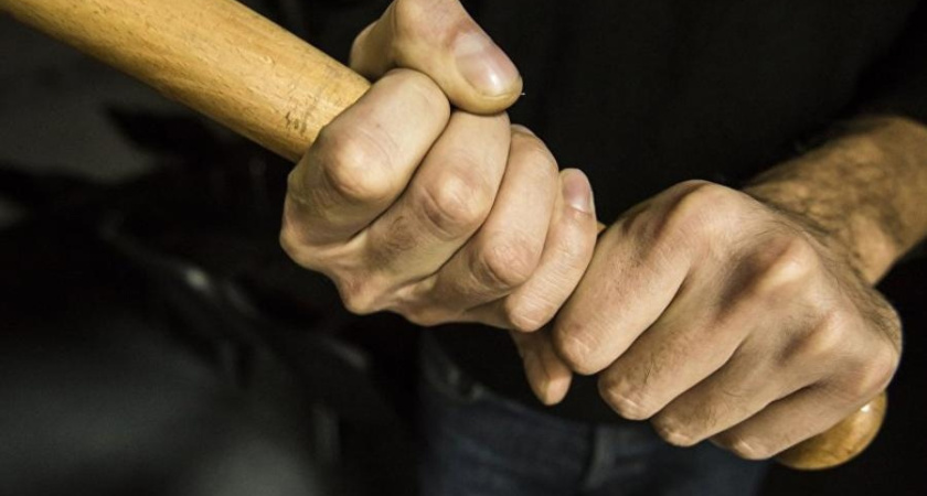 Вот это ссора: в Челнах мужчина после ссоры ударил знакомого палкой по челюсти