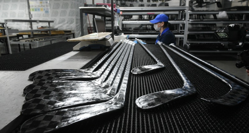 На челнинском заводе «ЗаряД» начнут выпускать шлемы, коньки 