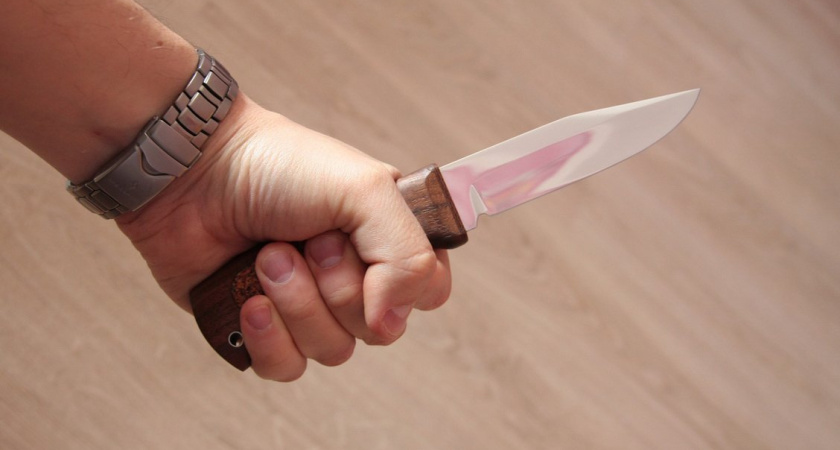 51-летний житель Татарстана с ножом напал на продавца, чтобы похитить из кассы деньги