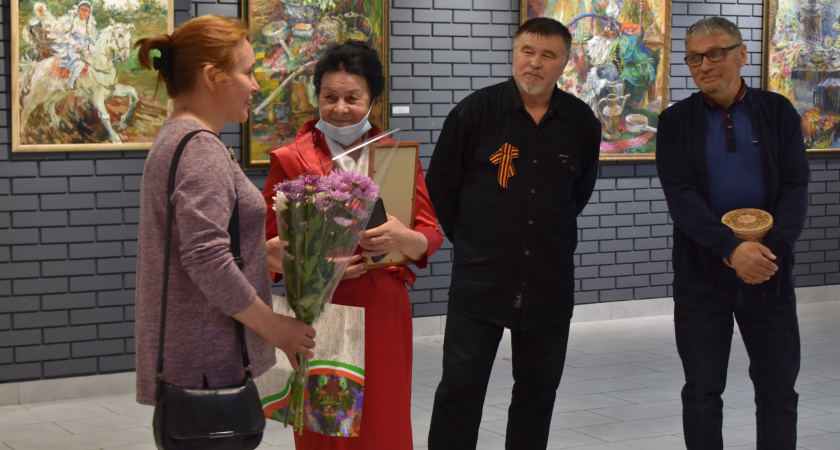 В Челнах в картиной галерее открылась персональная выставка Таслии Мазитовой