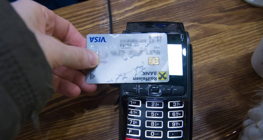 Трижды судимый за кражу челнинец расплачивался в магазине чужой банковской картой