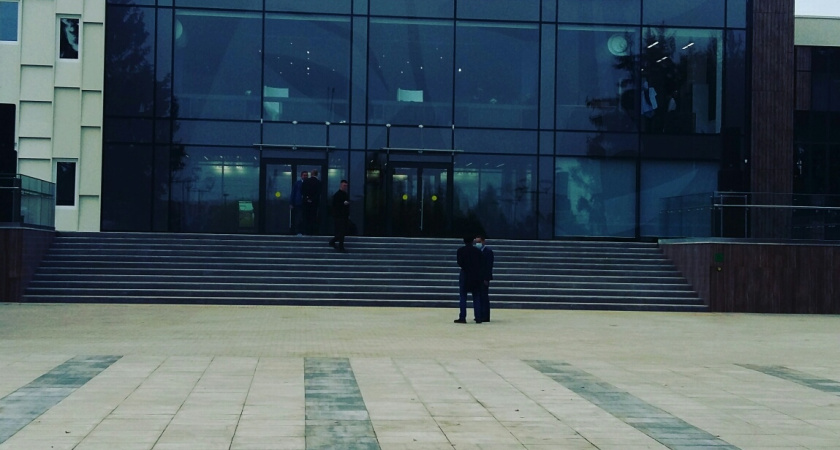 В Челнах подростки обстреляли из пневматического пистолета окна драмтеатра