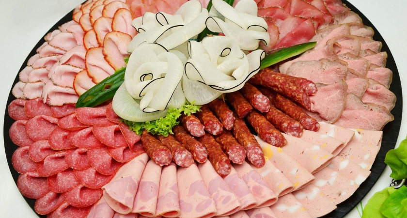 Колбаса повышает риск развития онкологических заболеваний