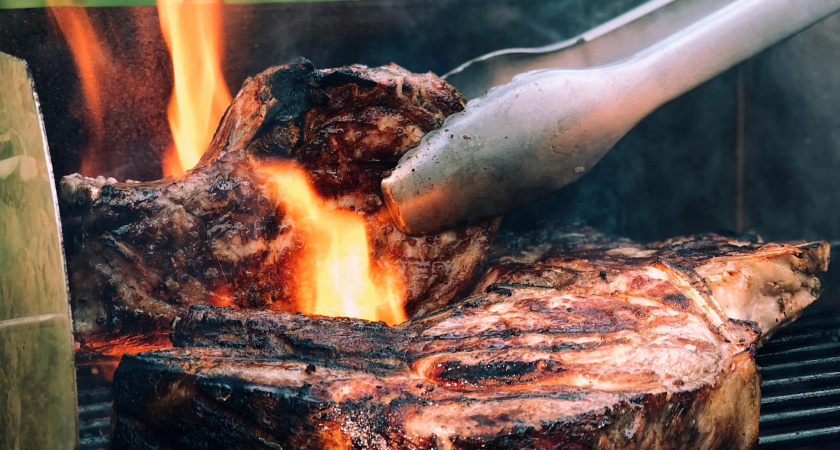 8 челнинских кафе с мясом для гриля и полуфабрикатами