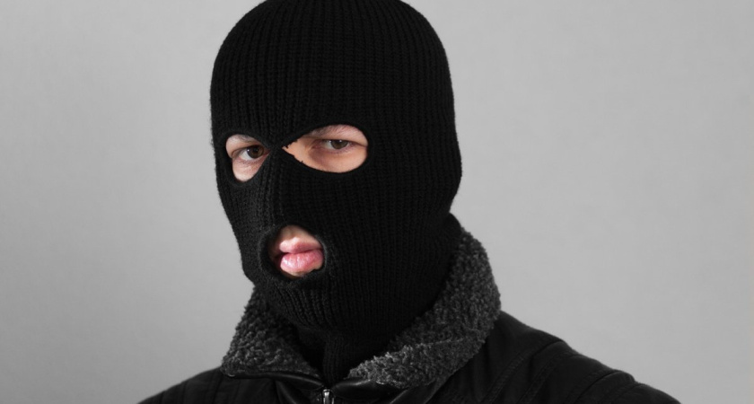 Посреди дня на челнинца напал грабитель, который избил его и отобрал кошелек