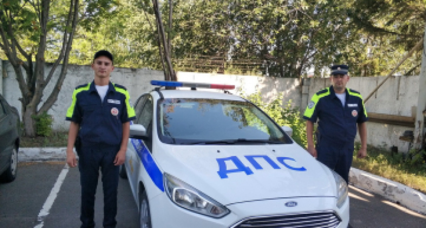 Герои: челнинские автоинспекторы помогли мужчине, потерявшему память, вернуться домой