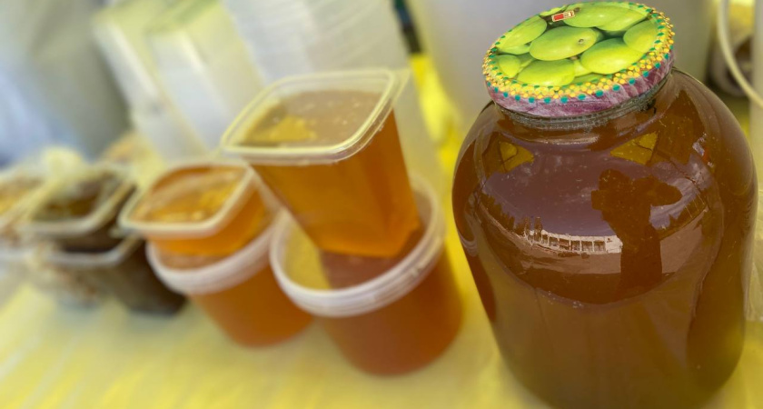 В Челнах проходит медовая ярмарка