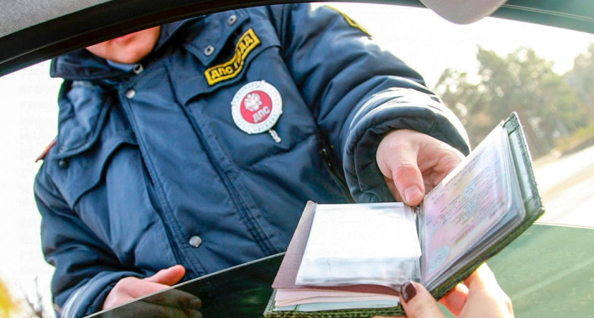 Житель Узбекистана за 10 тыс. рублей купил на Родине поддельные права