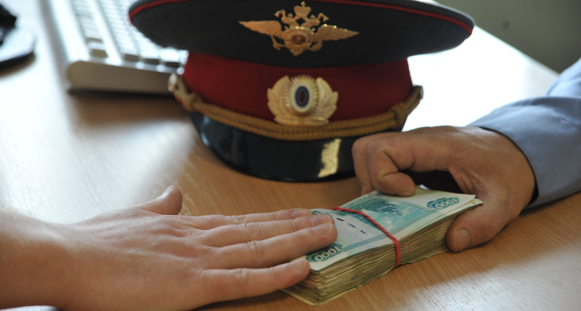 В Татарстане пьяный мужчина за 20 тыс. рублей предложил полицейскому уладить дело