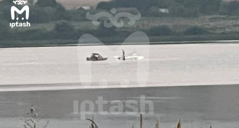 В Мензелинском районе самолёт упал в реку