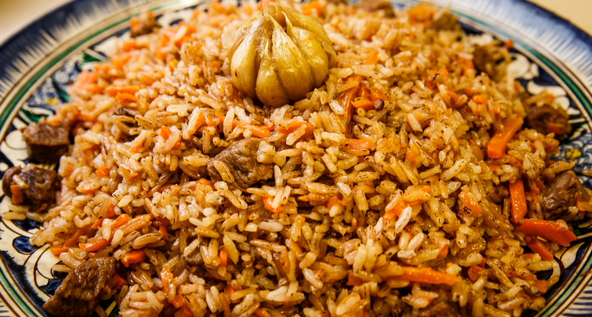 Диетолог Тихомирова назвала плов блюдом с самым вредным сочетанием продуктов