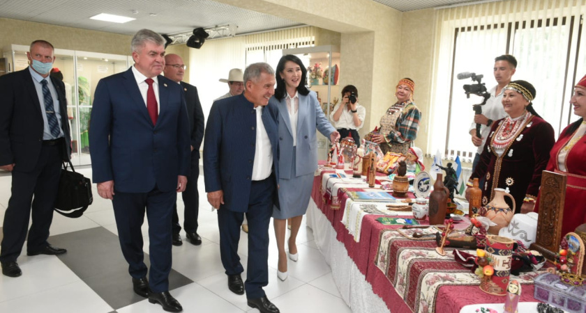 Рустам Минниханов осмотрел дом дружбы народов «Родник» 