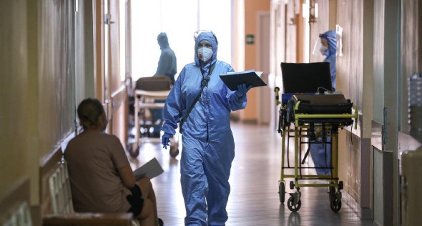 Нейросеть рассчитала и описала три варианта развития шестой волны коронавируса в России