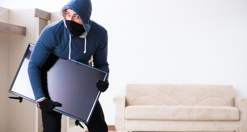   В Челнах квартирант за время аренды сдал всю технику в ломбард