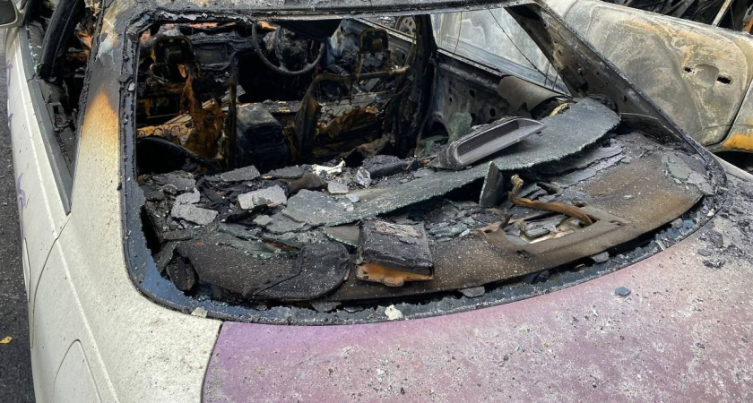 Челнинец на парковке поджег «БМВ» и скрылся 