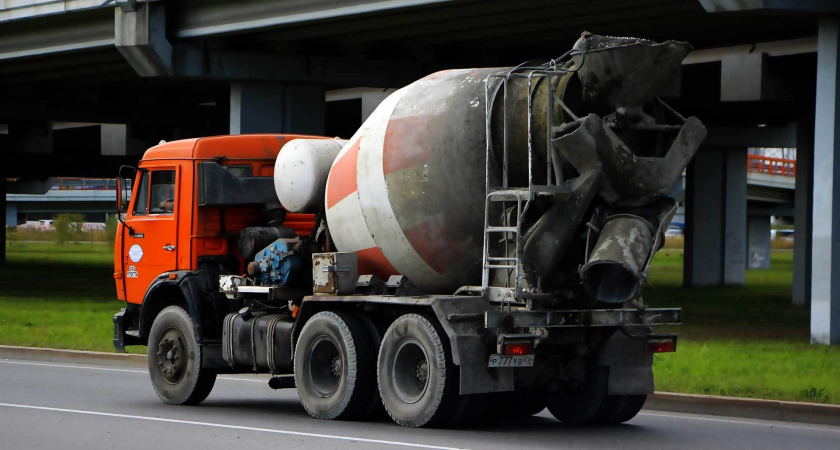 В Челнах вынесли приговор водителю грузовика, который при доставке бетона разрушил брусчатку