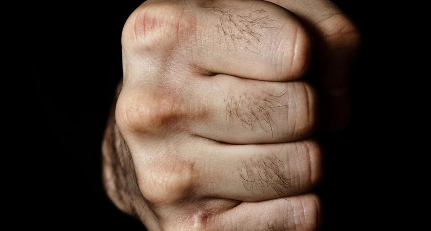 В Татарстане пьяный покупатель сломал подростку челюсть