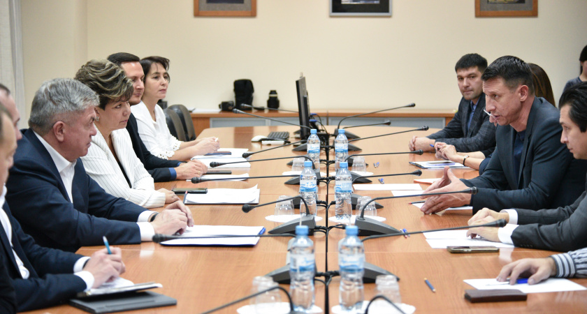 В мэрии рассмотрели возможность развития в Челнах инфраструктуры контейнерных перевозок