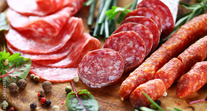 Фастфуд и колбаса увеличивают риск развития рака толстой кишки