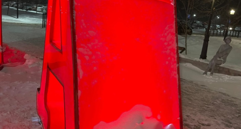 На буквах «МАСТЕРОВЫЕ» пошли трещины