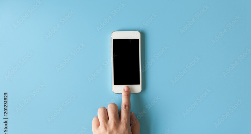 Гость украл у пенсионера телефон