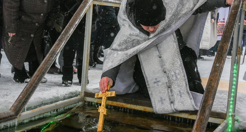 Где в Челнах оборудована Крещенская купель, и о чем горожан предупреждают МЧС и врачи