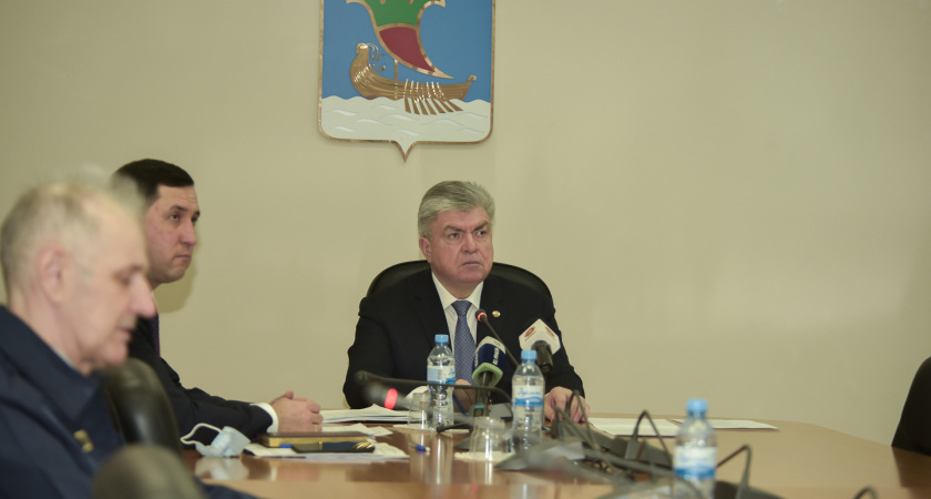 Из-за погодных условий в Челнах возникла опасность схода снега