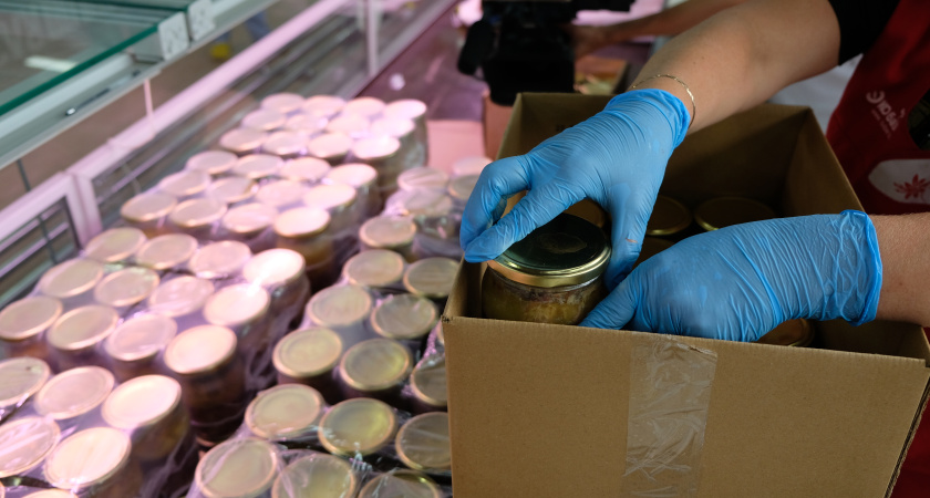 Бойцам СВО отправят полтысячи банок тушенки