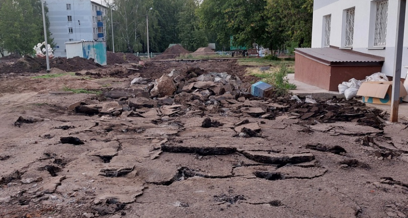 «Невозможно пройти, а мусор лежит месяца два, и никто не убирает»