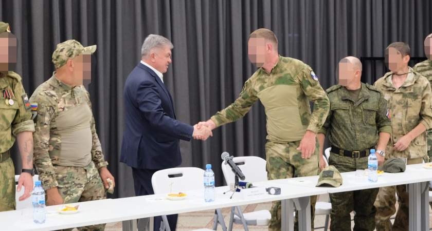 Очередную встречу с военнослужащими, находящимися в отпуске, провел Наиль Магдеев