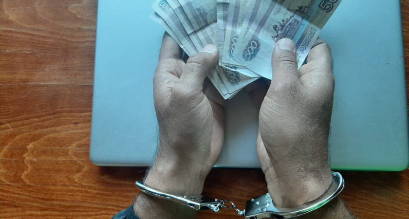 В автограде мошенники установили на телефон жертвы приложение, через которое следили за экраном удаленно